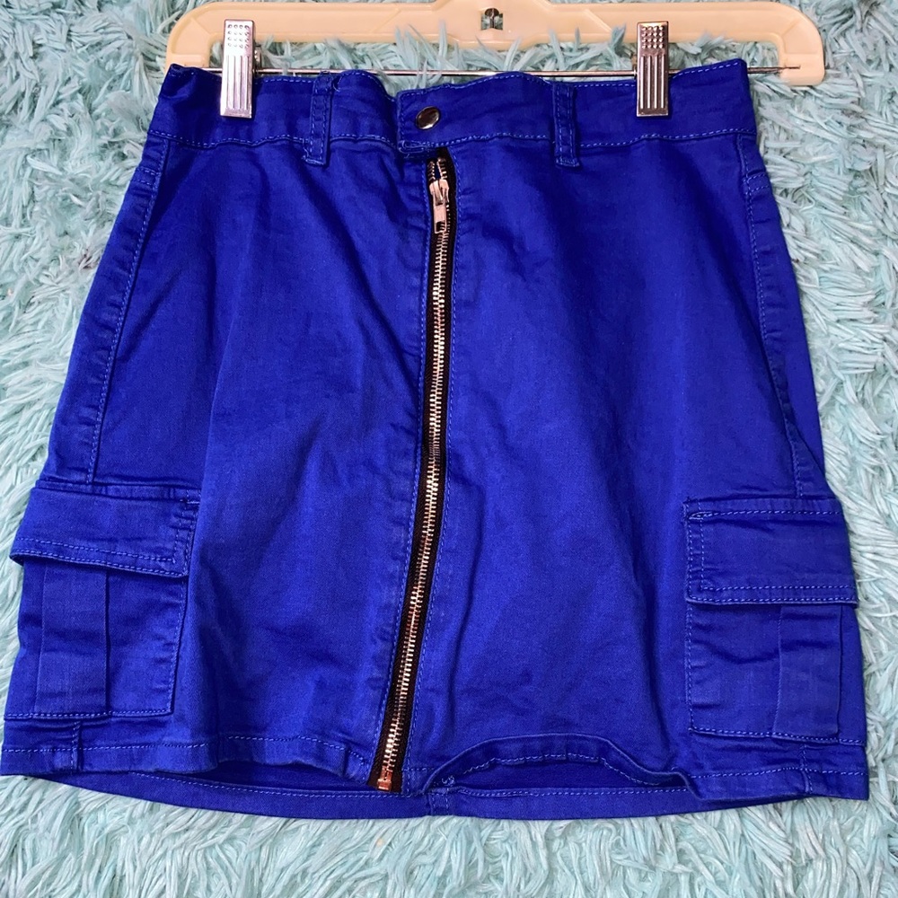 Blue skirt with pockets and zippers